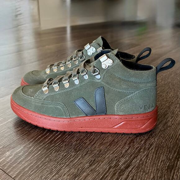NWOT Veja Roraima Green Suede Hiking Sneakers Black V Logo Red Gum Sole Size 5 - Picture 11 of 15